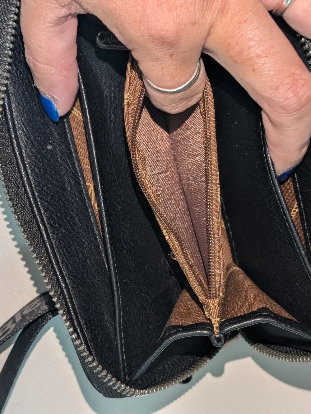 Wrangler Black Leather Crossbody Wallet